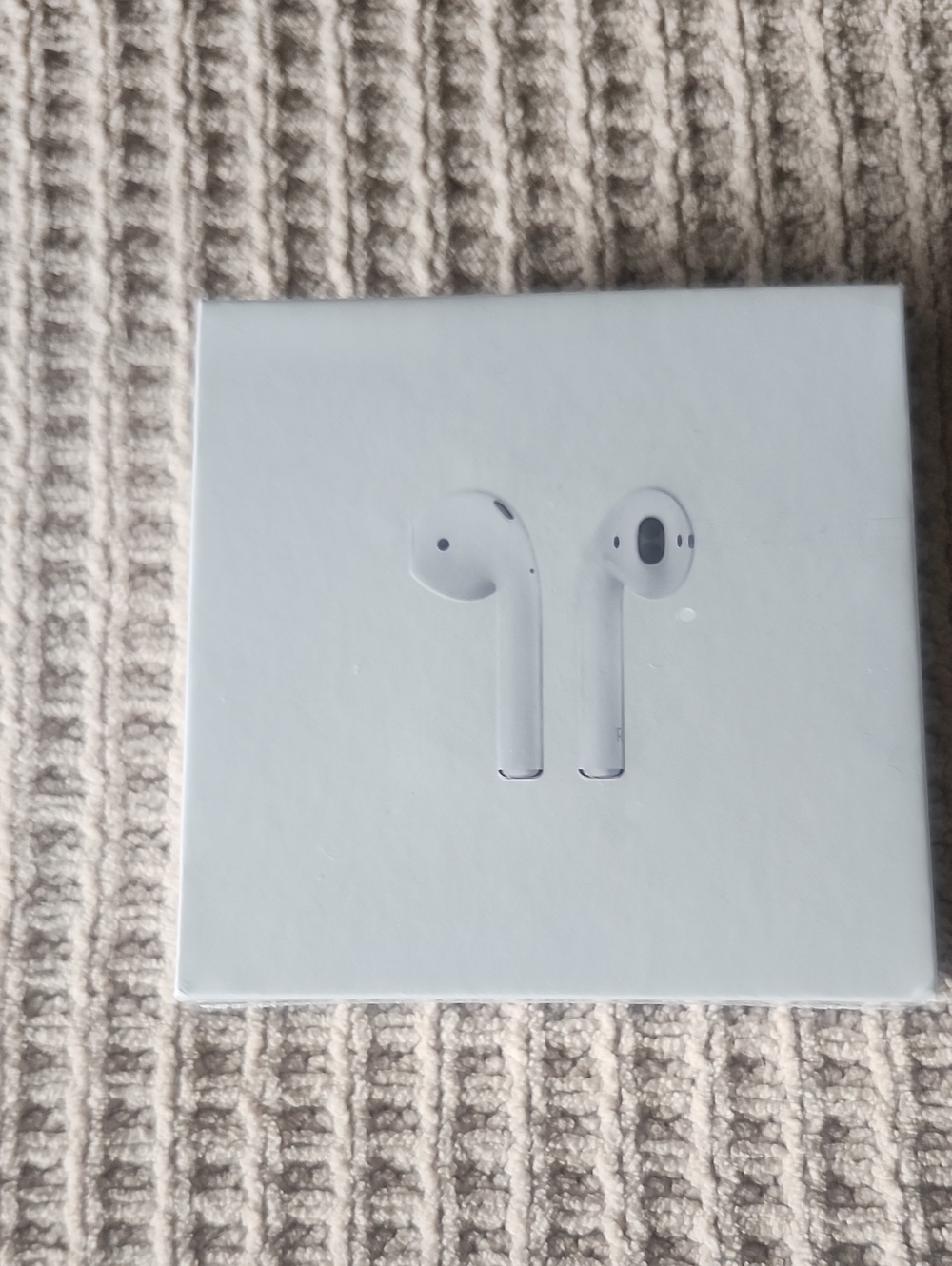 Apple White Wireless Earbuds with Charging Case Artwork